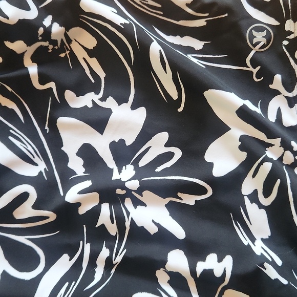 Hurley Women's One Piece Floral Swimsuit Padded Black/White, size M NWT - Picture 5 of 9